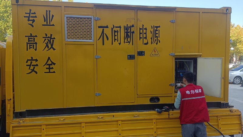 巴林左柴油发电机组和UPS电源配合使用时，如何避免切换过程中的电力中断？